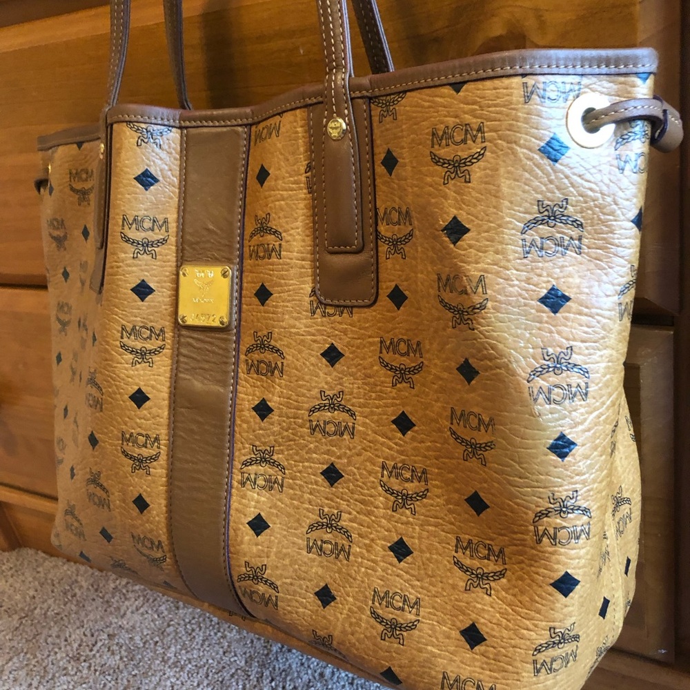 Mcm medium tote with pouch - Picture 3 of 9